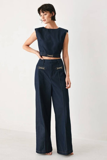 Conjunto pantalon y blusa denim con detalles dorados