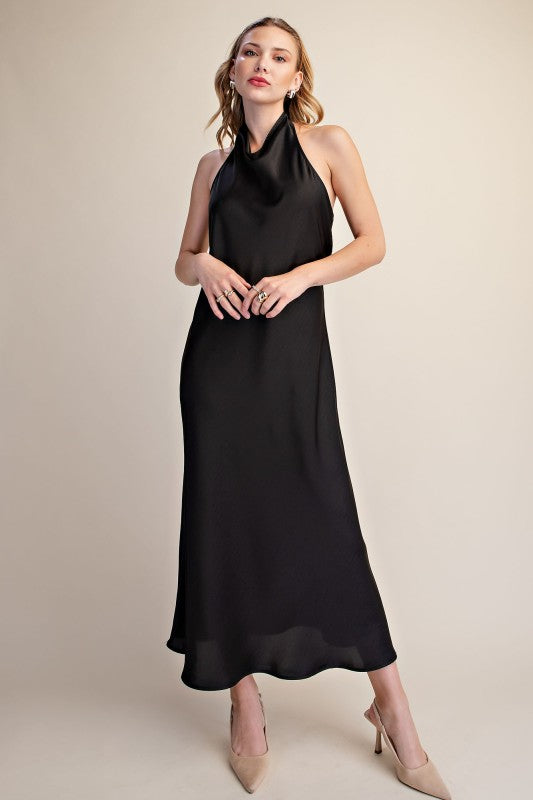 Vestido negro largo satinado con escote en espalda