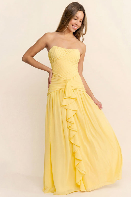 Vestido Largo Amarillo Soleil con Abertura Frontal y Ruffles
